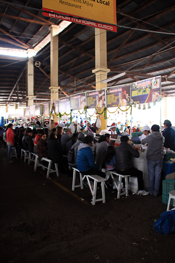 déjeuner dans la marché à Cusco